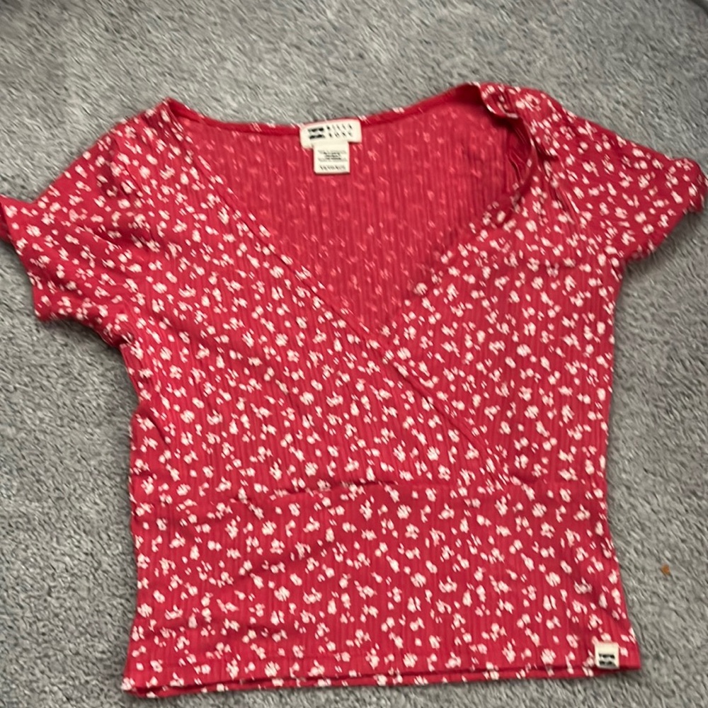Cropped red billabong shirt with flowers on it
